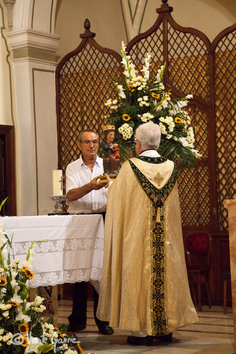 El plebà arreplega la imatge des del seu camerí El plebà arreplega la imatge des del seu camerí