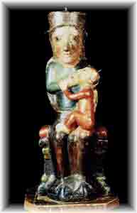 Virgen del Rebollet antes de su restauración, se pueden apreciar los tornillos que sujetan las coronas en las cabezas.